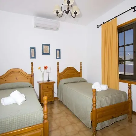 Puerto Del Carmen Sleeps 6 Pool Wifi T691346 Villa