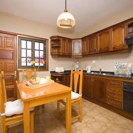 Puerto Del Carmen Sleeps 6 Pool Wifi T691346 Вілла *